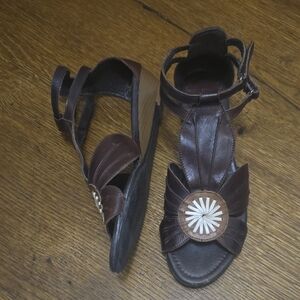 PIKOLINOS Elegant Brown Leather Sandals with Floral Accent
